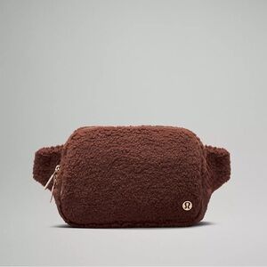 Everywhere Belt Bag Large 2L Fleece